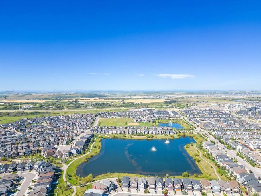 Bright & Spacious 3 Beds Luxury In Se Hébergement de vacances Calgary